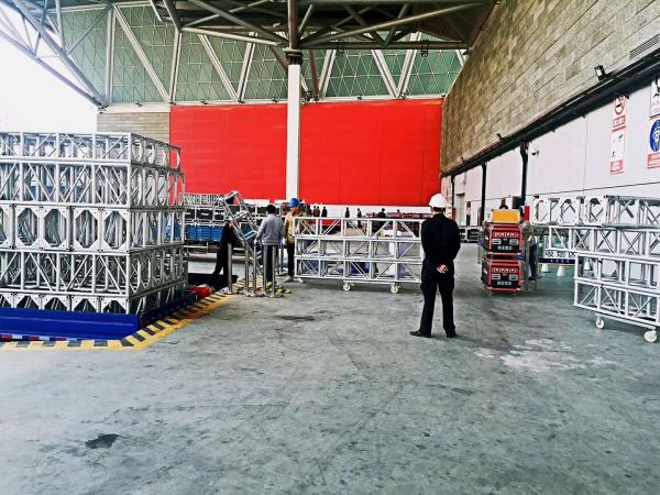 舞臺(tái)搭建桁架搭建現(xiàn)場